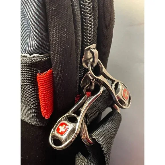 Swiss Gear The Angle padded laptop bag briefcase shoulder strap 16" x 13" black - Picture 8 of 10